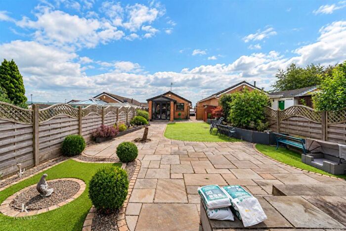2 Bedroom Detached Bungalow To Rent In Dew Meadow Close, Rochdale, OL12