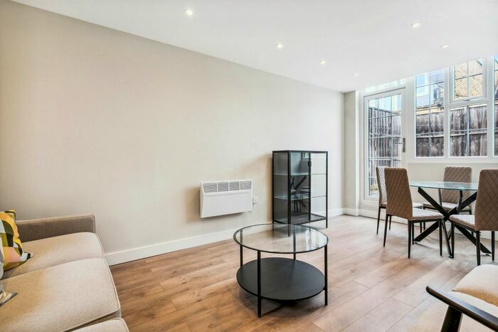 3 Bedroom Maisonette To Rent In Sandycombe Road, Richmond, TW9