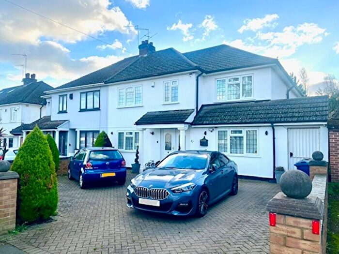 Studio To Rent In Chestnut Drive, Harrow, HA3