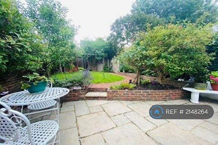 2 Bedroom End Of Terrace House To Rent In Church Walk, Leatherhead, KT22