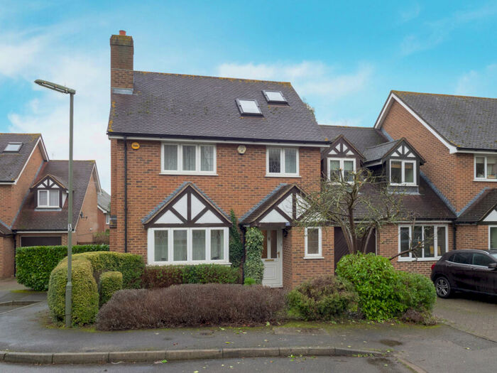 3 Bedroom Link Detached House To Rent In Bluegates, Ewell, Epsom, Surrey, KT17