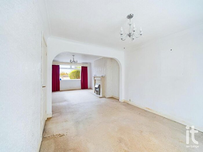 3 Bedroom Semi-Detached House For Sale In Windermere Road, High Lane, Stockport, SK6