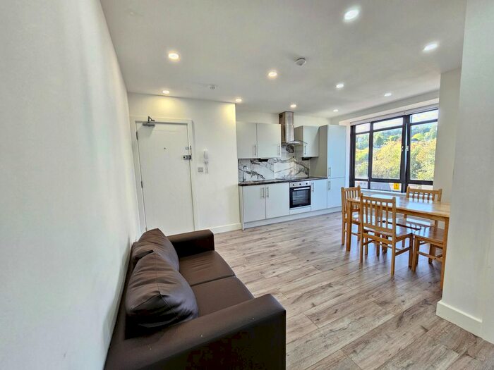 1 Bedroom Flat To Rent In Whyteleafe Hill, Whyteleafe, CR3