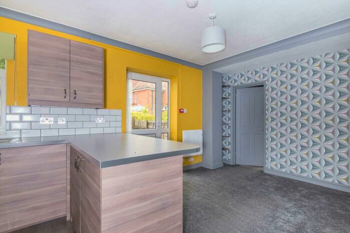 2 Bedroom Flat To Rent In Shelley Road, Worthing, BN11