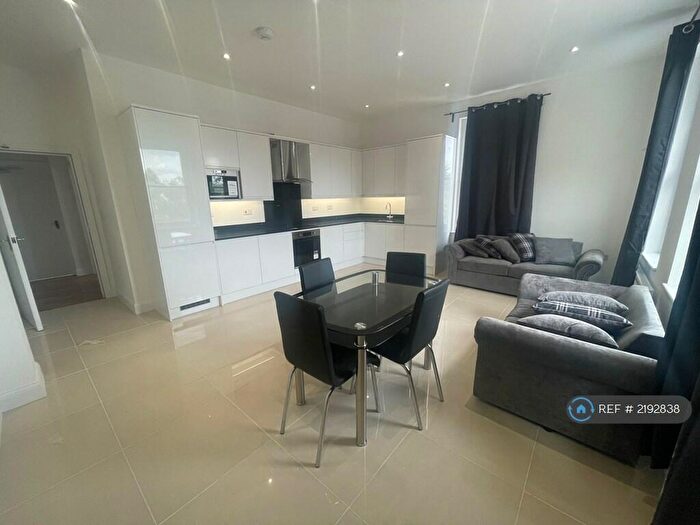 3 Bedroom Flat To Rent In Warham Road, Croydon, East Croydon, South Croydon, Victoria, CR2