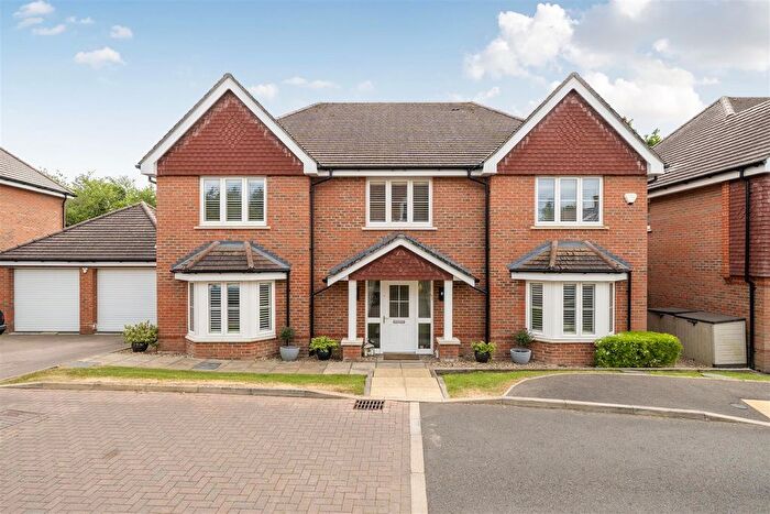 5 Bedroom Detached House For Sale In Dowles Barn Close, Barkham, Berkshire, RG41