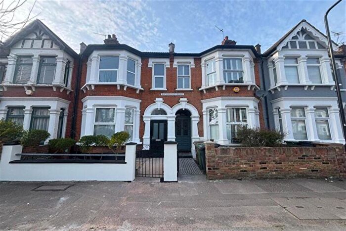 3 Bedroom Terraced House To Rent In Richmond Road, Waltham Forest, London, E11
