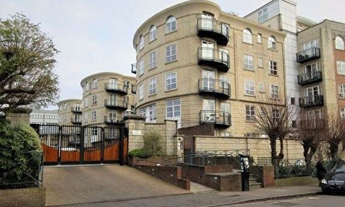 2 Bedroom Flat To Rent In Worple Road, Wimbledon, SW19