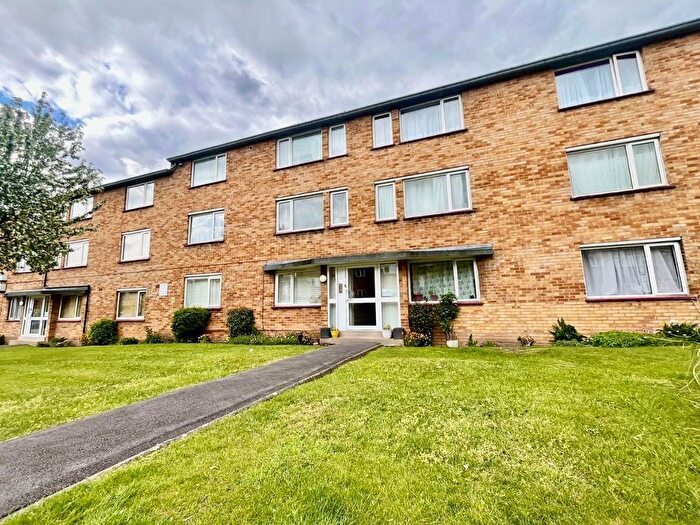 2 Bedroom Flat For Sale In Rodwell Close, Ruislip, HA4