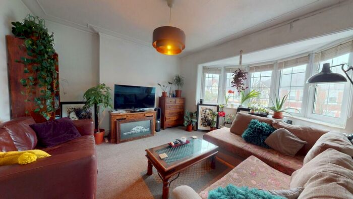 2 Bedroom Flat To Rent In Langdale Gardens, Hove, BN3