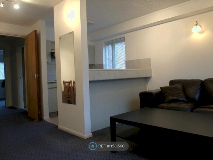 1 Bedroom Flat To Rent In Henley Drive, London, SE1