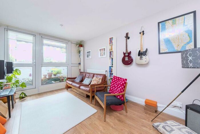 3 Bedroom Flat To Rent In Haverstock Road, Kentish Town, NW5