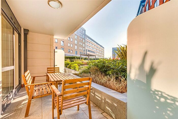 2 Bedroom Flat To Rent In Doulton House, Park Street, SW6