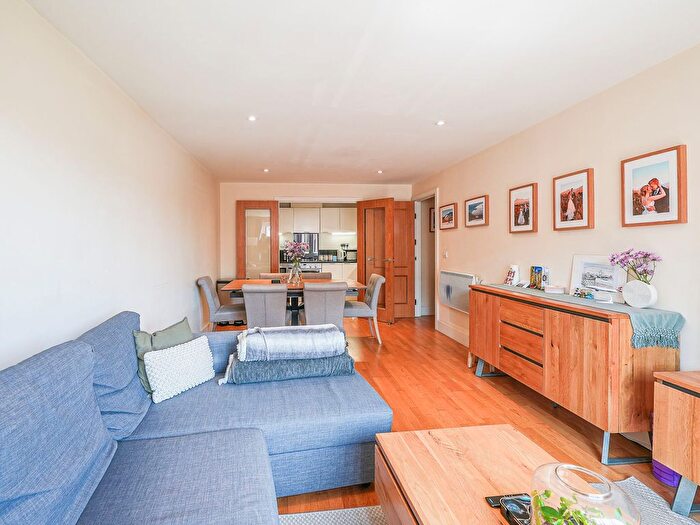 2 Bedroom Flat To Rent In Brewhouse Lane, Castle Court, SW15