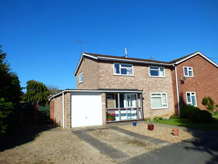 3 Bedroom Semi-Detached House For Sale In Badgers Crescent, Shipston-on-stour, CV36