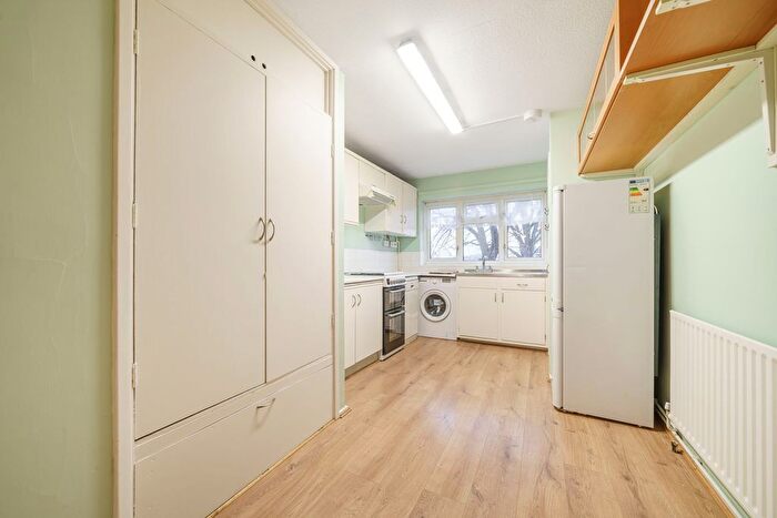 2 Bedroom Flat To Rent In Worsley Bridge Road, Beckenham, BR3