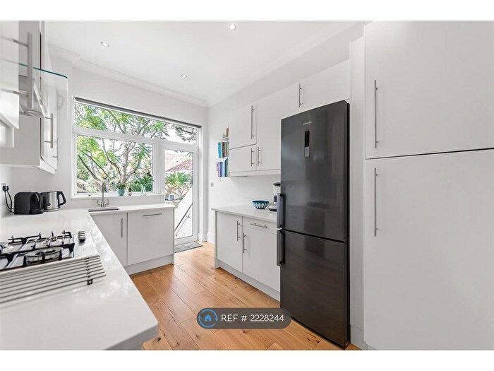 2 Bedroom Flat To Rent In Jeffreys Road, London, SW4