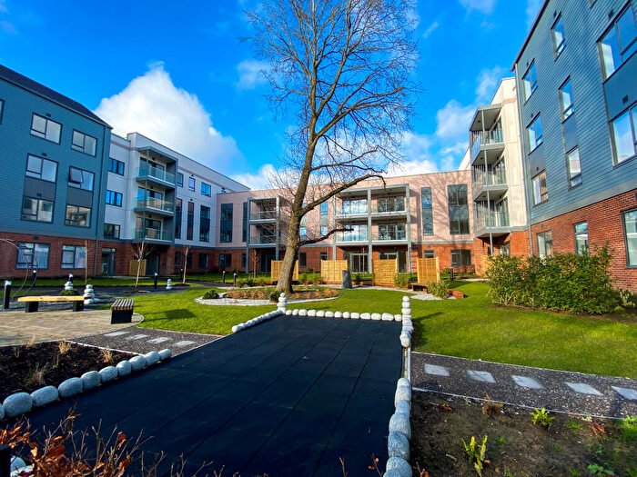 1 Bedroom Retirement Property For Sale In Homewood Grove, Chertsey, KT16