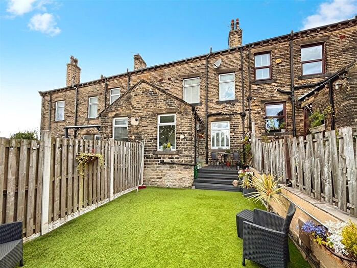 3 Bedroom Terraced House For Sale In Kilner Road, Bradford, BD6