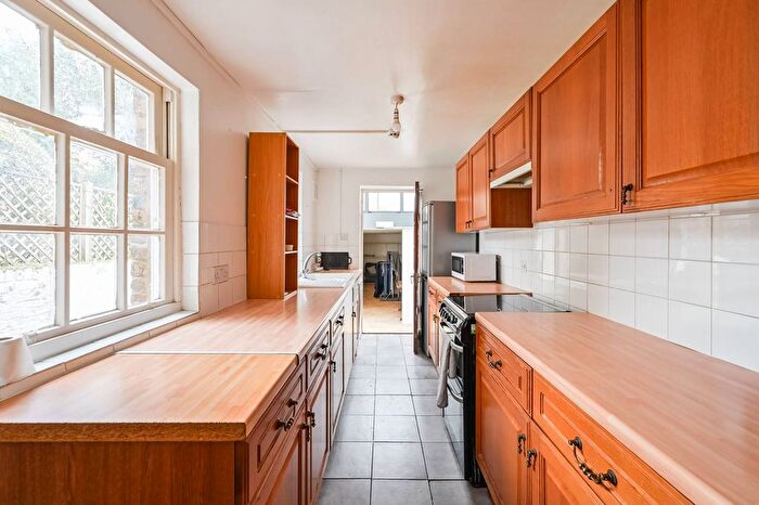 4 Bedroom Property To Rent In Coborn Road, Bow, London, E3