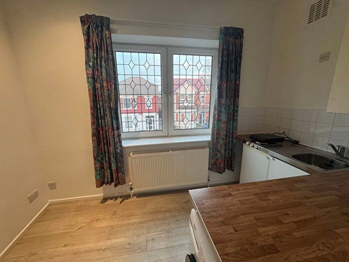 1 Bedroom Flat To Rent In Station Road, London, N3