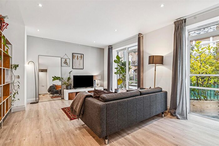 1 Bedroom Flat For Sale In Devonhurst Place, London, W4