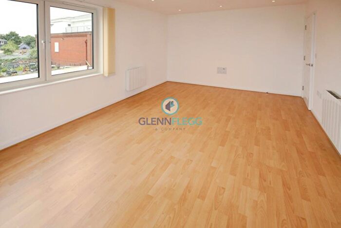 1 Bedroom Flat To Rent In West Central, Slough, SL2