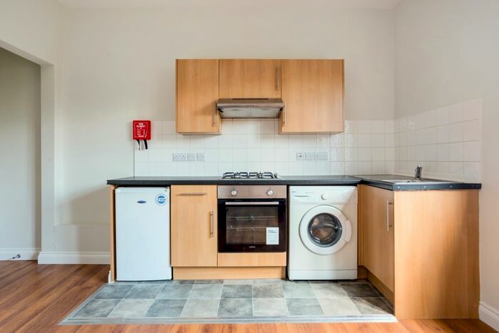 Studio To Rent In Mount View Road, London, N4