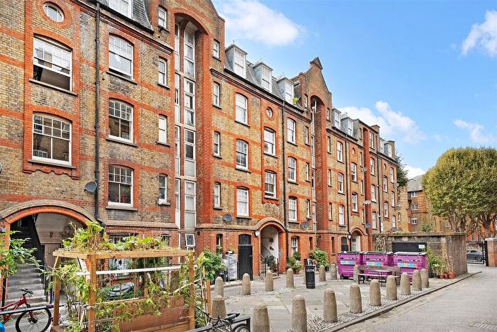 3 Bedroom Flat For Sale In Walton House, Montclare Street, London, E2