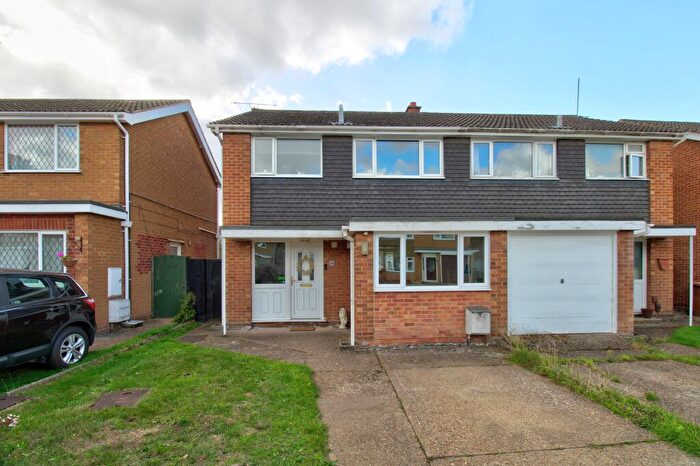 3 Bedroom Semi Detached House For Sale In Ramsgate Drive, Ipswich, IP3