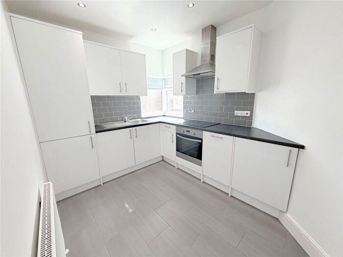 2 Bedroom Flat To Rent In The Broadway, London, NW7