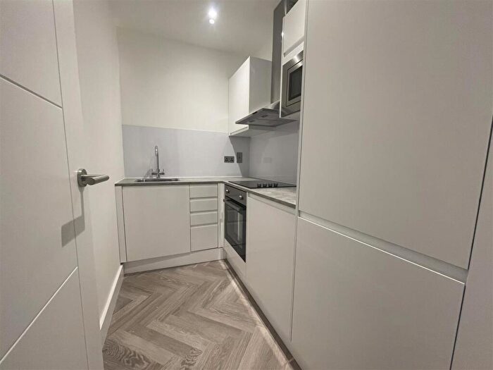 1 Bedroom Apartment To Rent In Oakley Place, Fleet, GU52