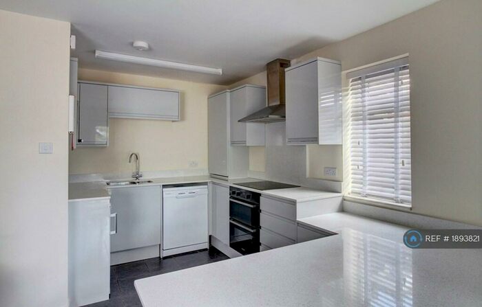 4 Bedroom Flat To Rent In Langhorn Road, Southampton, SO16