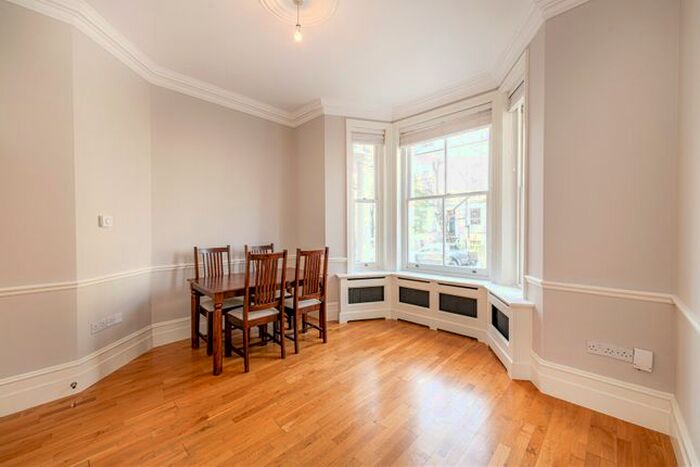 2 Bedroom Flat To Rent In Cambridge Gardens, London, W10