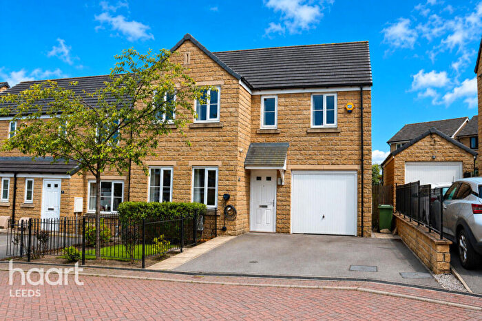 4 Bedroom Detached House For Sale In Jericho Way, Huddersfield, HD3