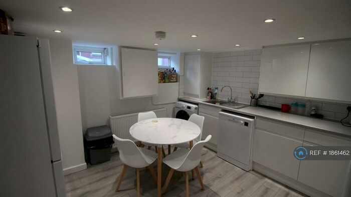 6 Bedroom Terraced House To Rent In Beamsley Mount, Leeds, LS6