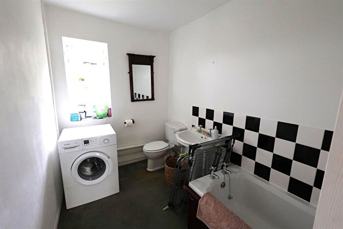 2 Bedroom Bungalow To Rent In Ovenden Road, Sundridge, Sevenoaks, TN14