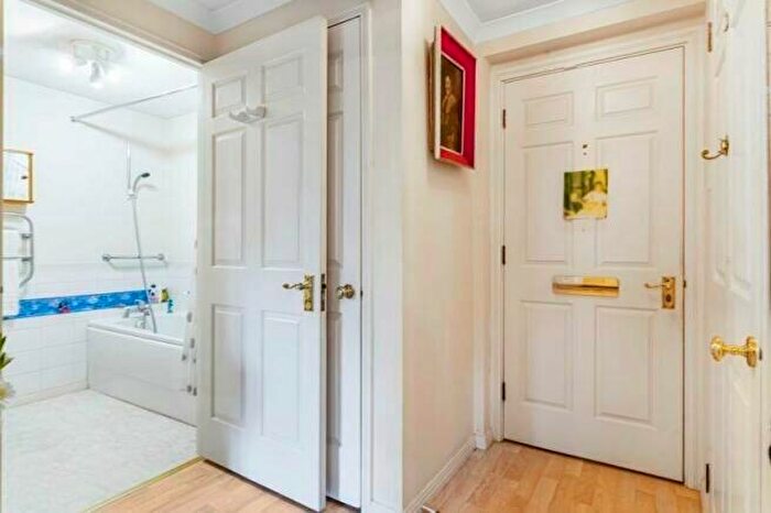 1 Bedroom Apartment For Sale In Ashfield Lane, Chislehurst, Kent, BR7