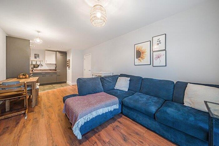 1 Bedroom Flat For Sale In Drummond Court, Sutton, Surrey, KT4