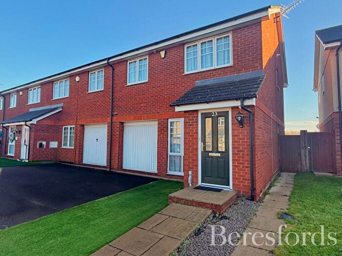 3 Bedroom End Of Terrace House For Sale In Coltishall Road, Hornchurch, RM12