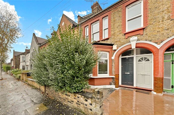 2 Bedroom Flat To Rent In Clementina Road, Leyton, London, E10