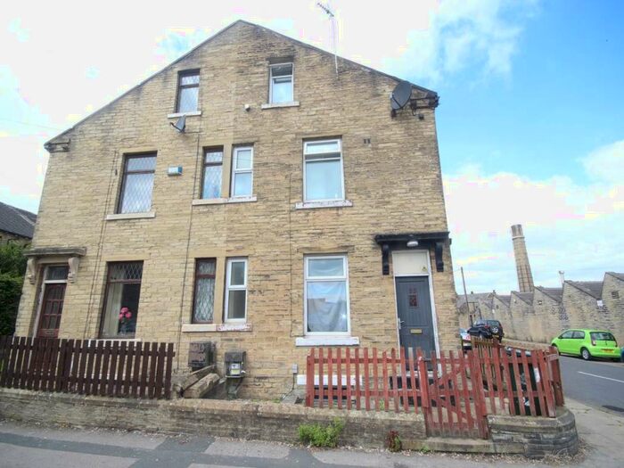 2 Bedroom House To Rent In Beldon Road, , Bradfford, BD7