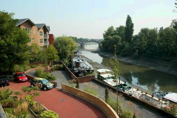 2 Bedroom Flat To Rent In Victoria Court, High Street, Brentford, TW8