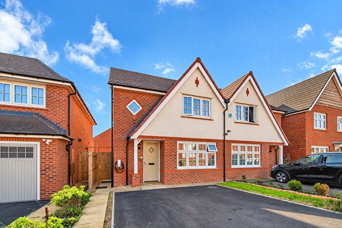 3 Bedroom Semi-Detached House For Sale In Roman Avenue, Nuneaton, Warwickshire, CV11