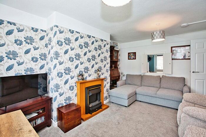 2 Bedroom Flat For Sale In Taranto Hill, Ilchester, Somerset, BA22