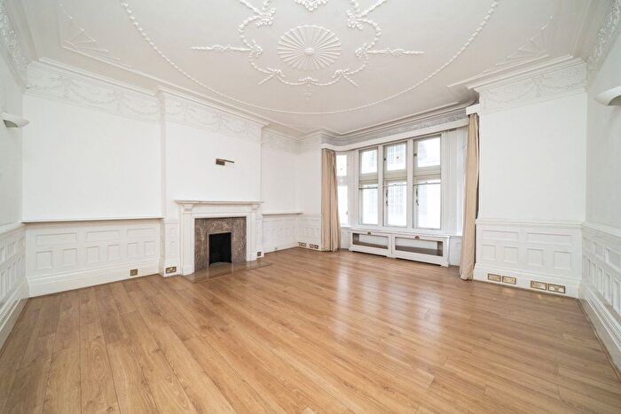 4 Bedroom Flat To Rent In Old Court Place, London, W8