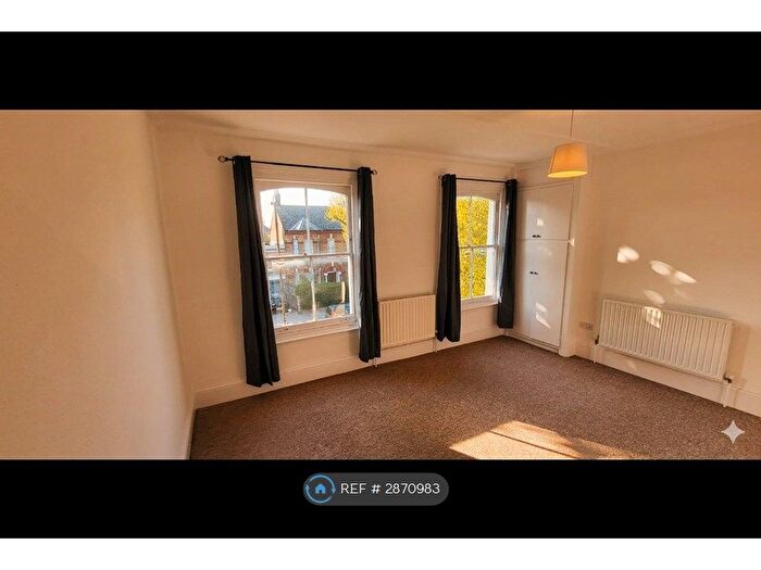 2 Bedroom Flat To Rent In Barry Road, London, SE22