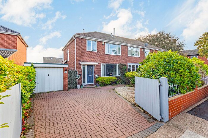 3 Bedroom Semi-detached House For Sale In Fairfield Walk, Ossett, WF5