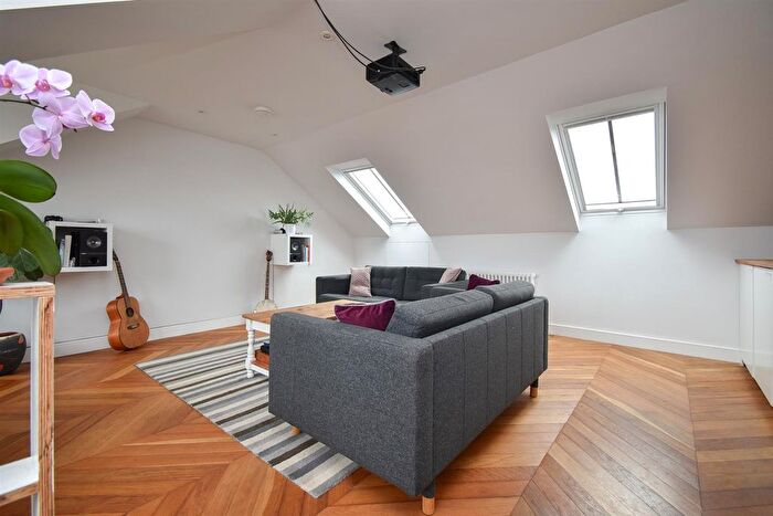 3 Bedroom Maisonette For Sale In Carisbrooke Road, St. Leonards-On-Sea, TN38