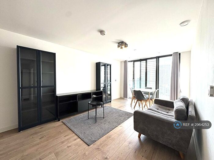 1 Bedroom Flat To Rent In Stratosphere Tower, London, E15